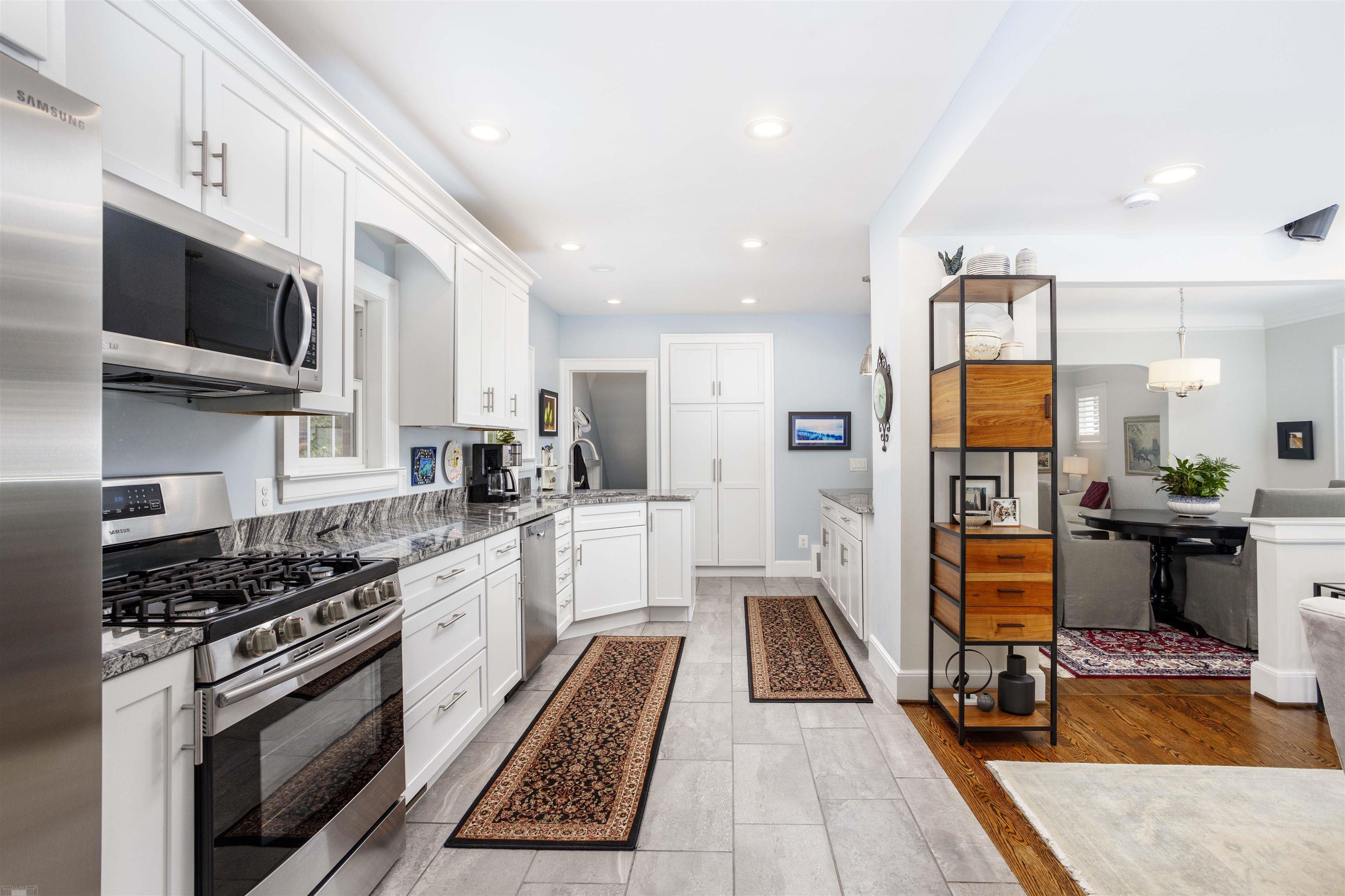 264 Ridgemont Road Grosse Pointe, MI 48236 - Photo 14 of 38 50118055-13.JPG