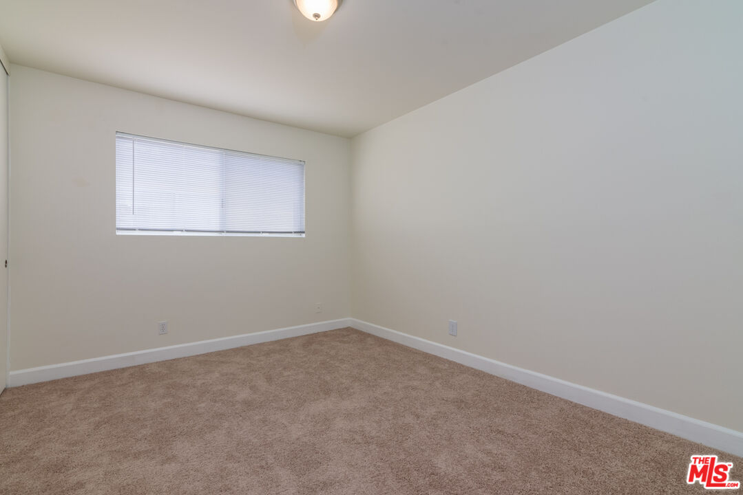 1920 North H Street, Unit 246 Oxnard, CA 93036 - Photo 17 of 31 an empty room with a window