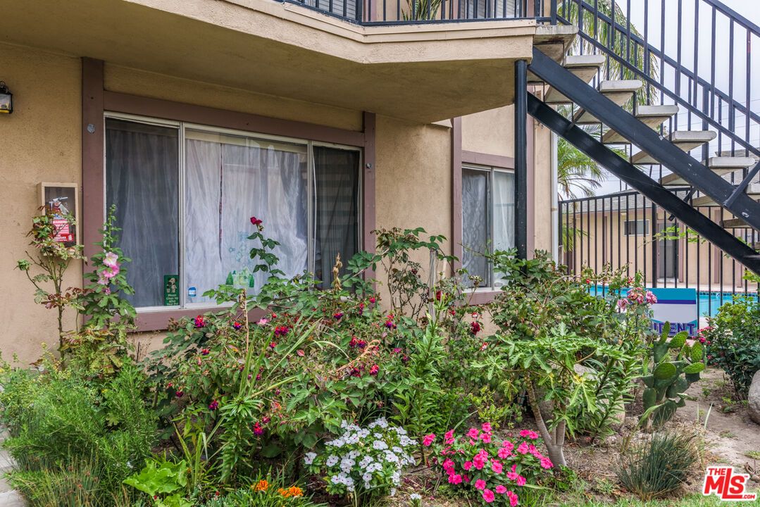 1920 North H Street, Unit 246 Oxnard, CA 93036 - Photo 22 of 31 front view of house with potted plant of flower