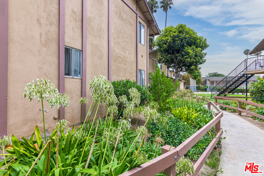 1920 North H Street, Unit 246 Oxnard, CA 93036 - Photo 27 of 31 a green field with flowers in front of it