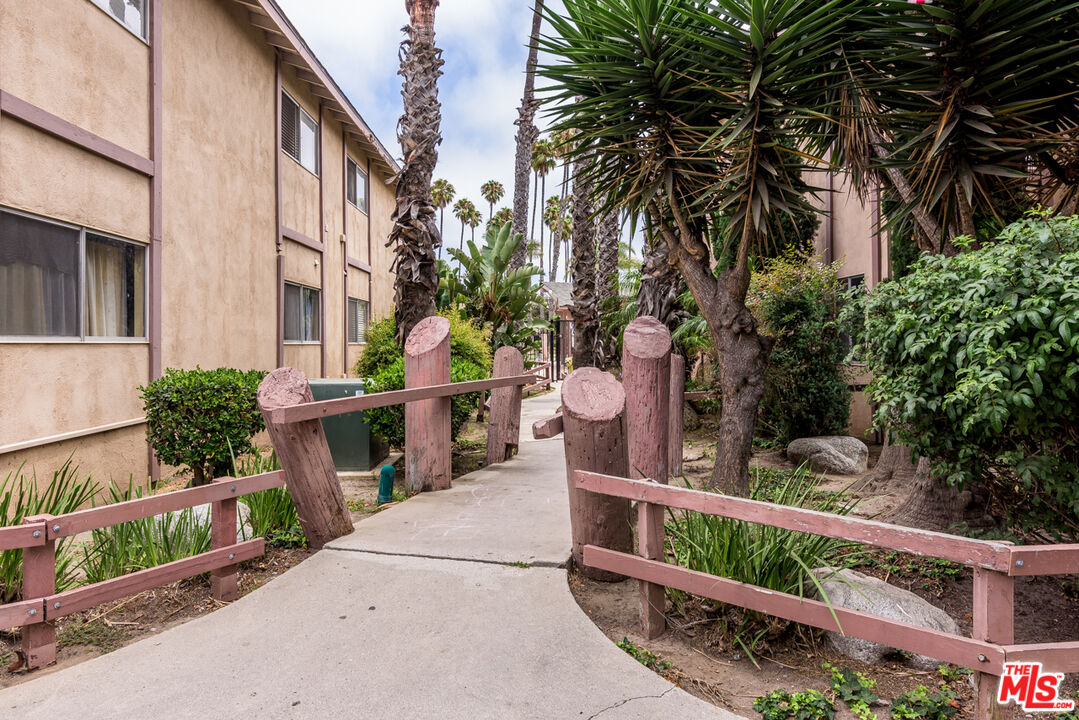 1920 North H Street, Unit 246 Oxnard, CA 93036 - Photo 28 of 31 a view of an outdoor sitting space