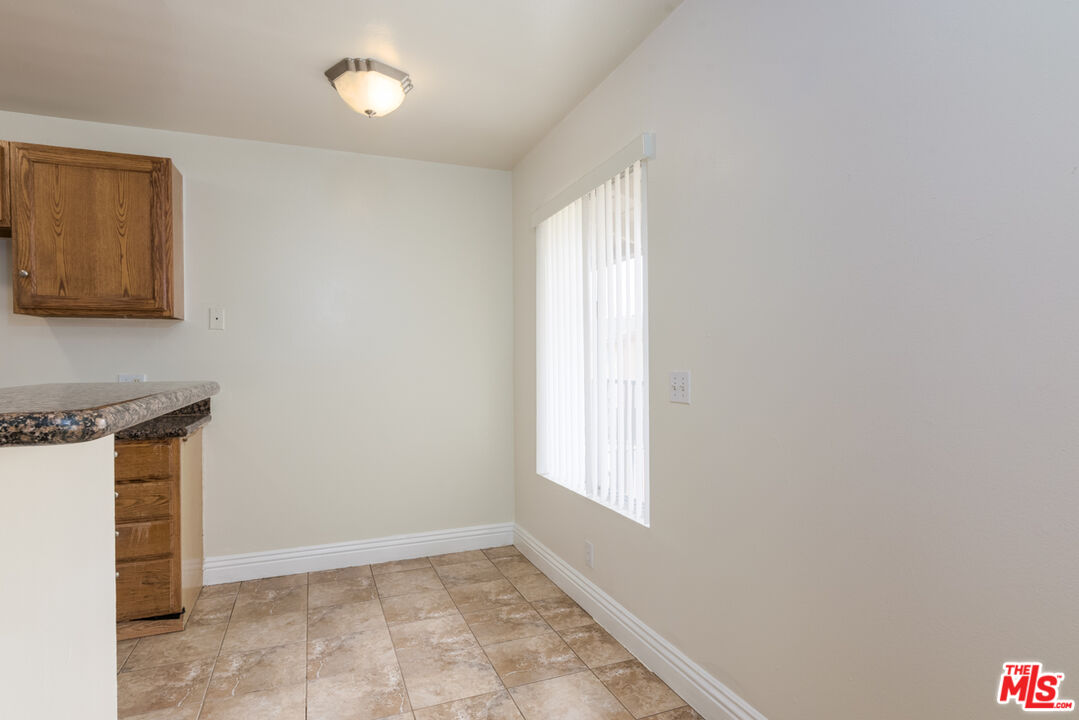 1920 North H Street, Unit 246 Oxnard, CA 93036 - Photo 8 of 31 a view of an empty room with a window