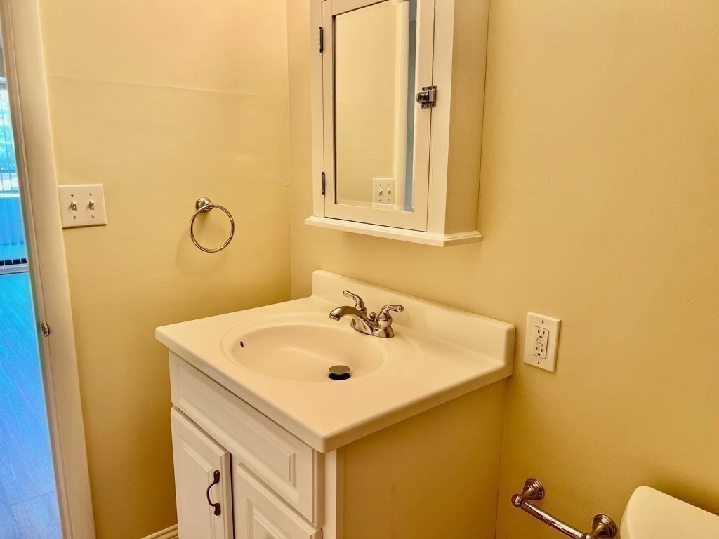402 Paradise Road, Unit 1C Swampscott, MA 01907 - Photo 19 of 27
