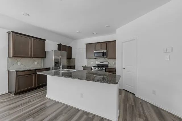 $2,000 | 15918 Tug Court, Crosby, TX 77532