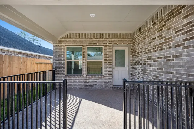 $2,000 | 15918 Tug Court, Crosby, TX 77532