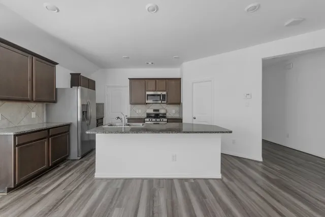 $2,000 | 15918 Tug Court, Crosby, TX 77532