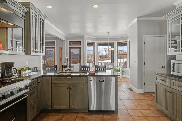 $1,375,000 | 4517 Oak Hill Road, Williston, VT 05495