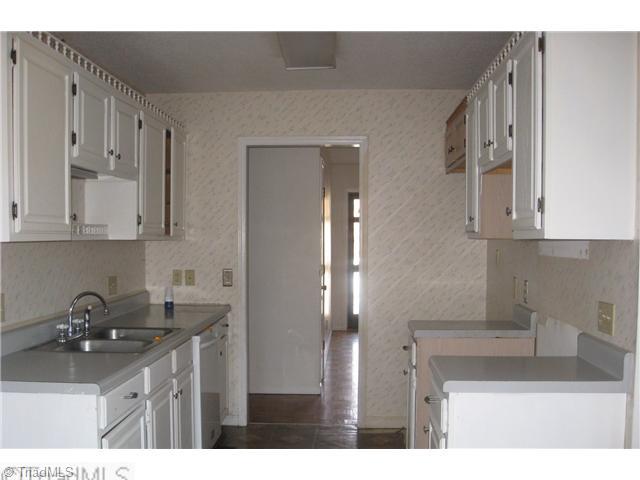 2012 Carlisle Way High Point, NC 27265 - Photo 3 of 7 Kitchen.