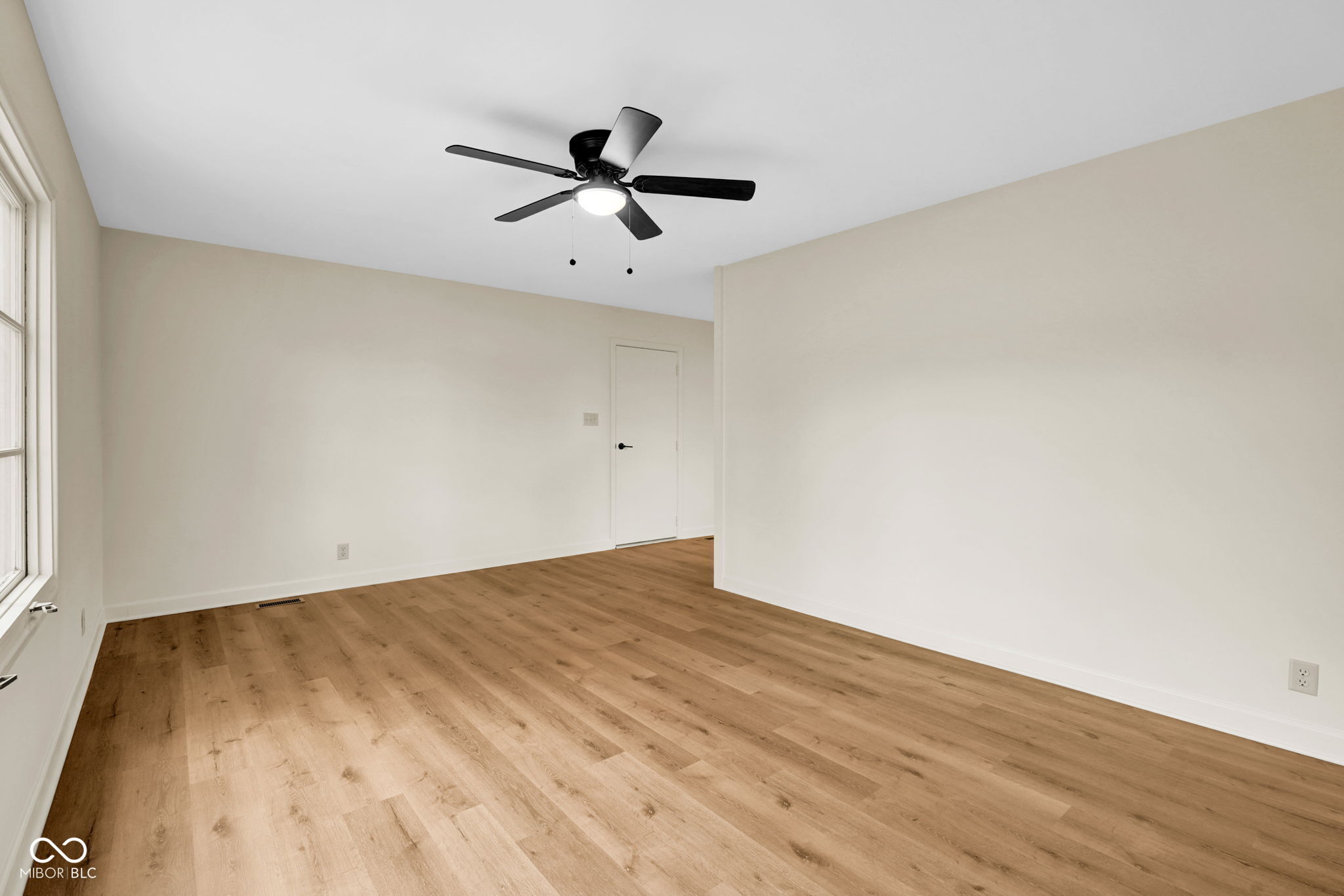 3050 Lucas Way Columbus, IN 47203 - Photo 3 of 24