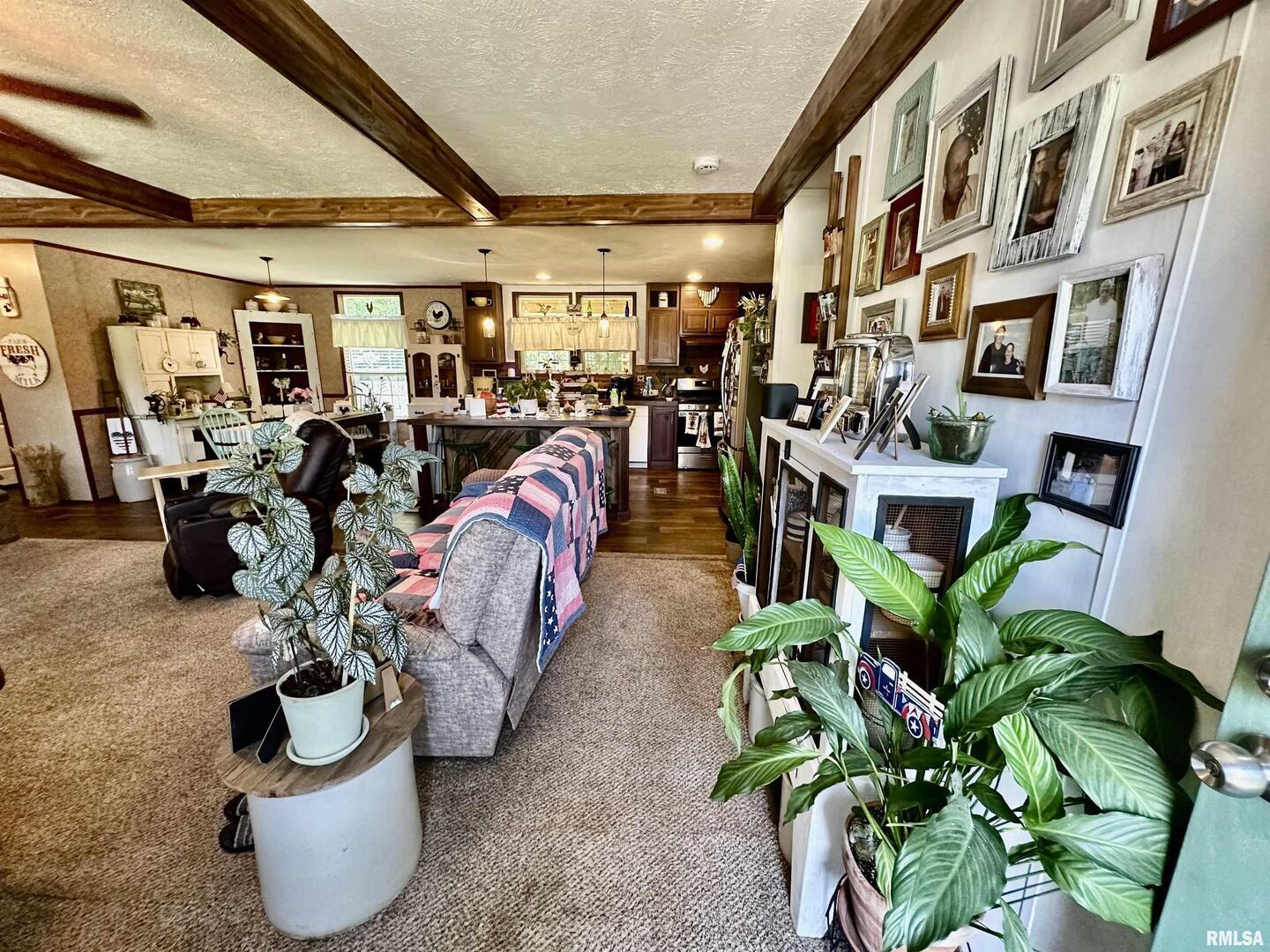 1409 West 5th Street West Frankfort, IL 62896 - Photo 4 of 56 a lobby with furniture and floor