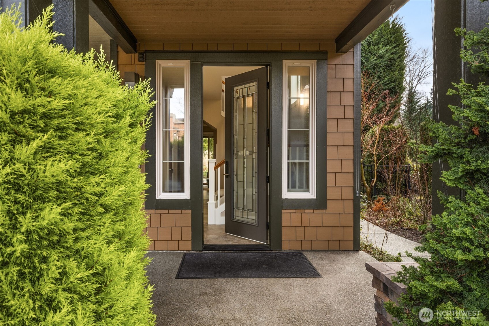 1213 North 41st Place Renton, WA 98056 - Photo 3 of 40