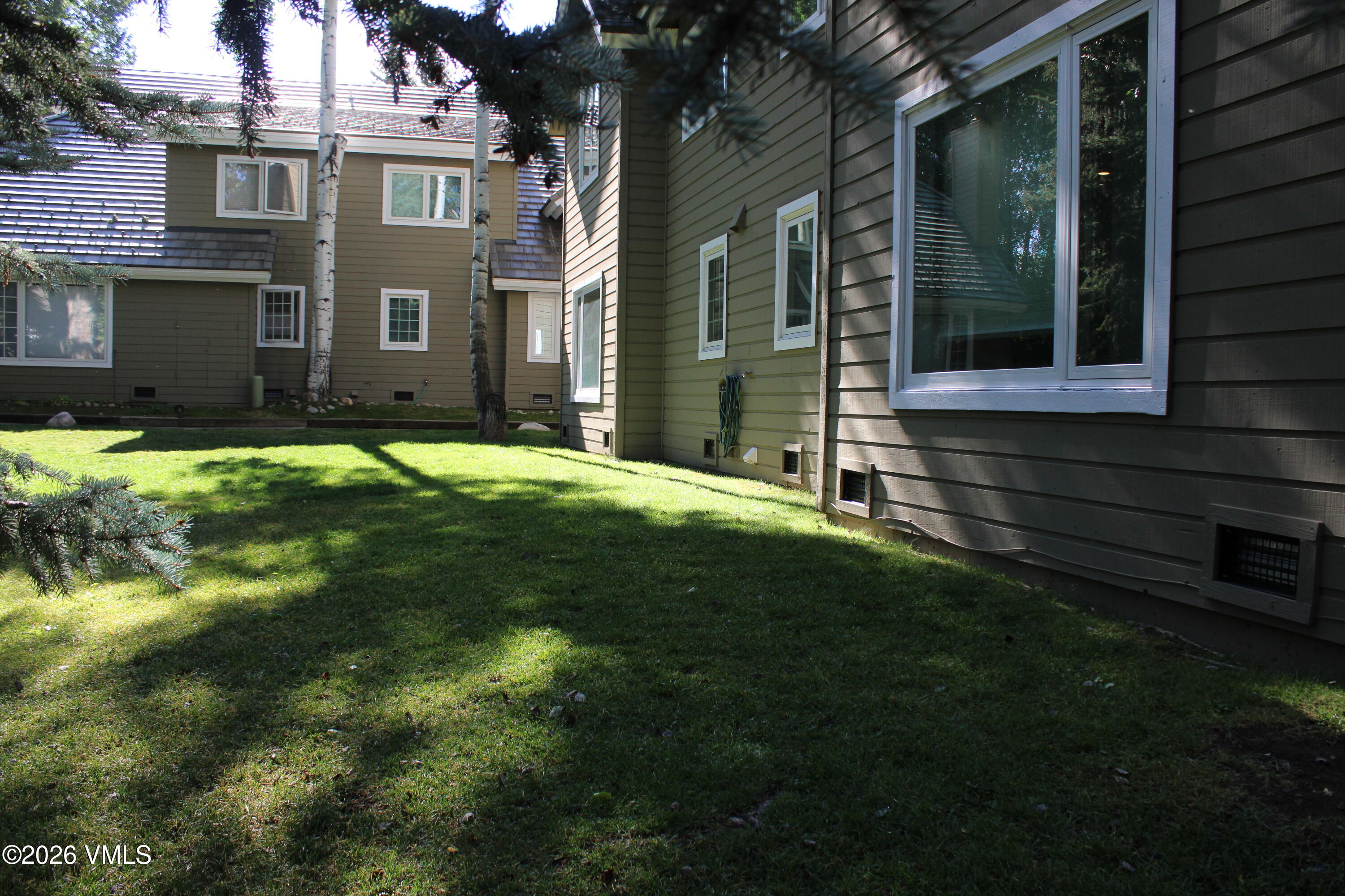 570 Homestead Drive, Unit 41 Edwards, CO 81632 - Photo 20 of 28 a backyard of a house
