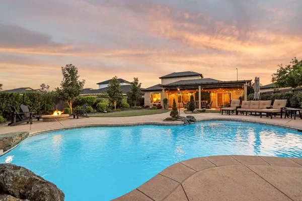 $725,000 | 180 Trek Lane, Redding, CA 96003