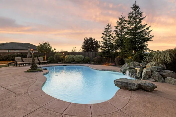 $725,000 | 180 Trek Lane, Redding, CA 96003