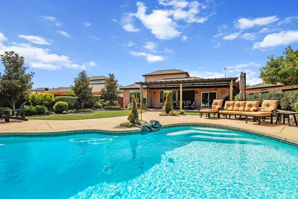 $725,000 | 180 Trek Lane, Redding, CA 96003