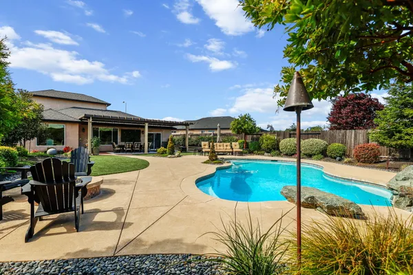 $725,000 | 180 Trek Lane, Redding, CA 96003