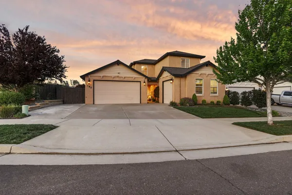 $725,000 | 180 Trek Lane, Redding, CA 96003