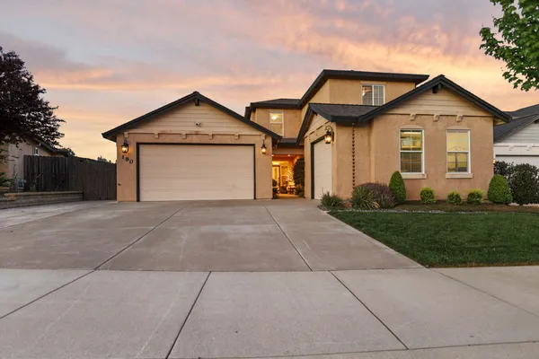 $725,000 | 180 Trek Lane, Redding, CA 96003