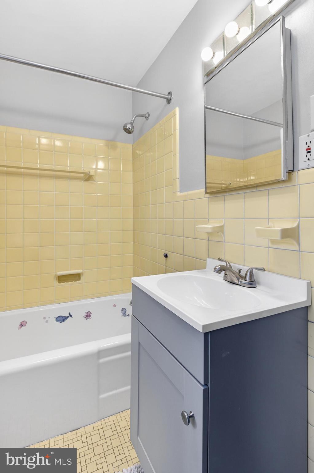 2315 Edgewood Road Harrisburg, PA 17104 - Photo 29 of 41 a bathroom with a sink a mirror and a bathtub