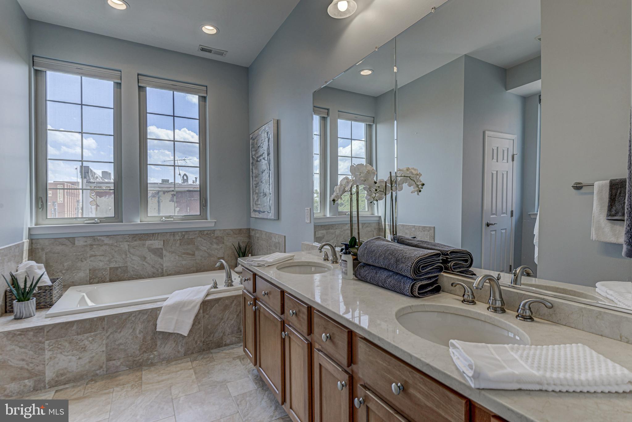 1016 South Conkling Street, Unit A Baltimore, MD 21224 - Photo 35 of 50 Attached Master Bath w/ soaking tub