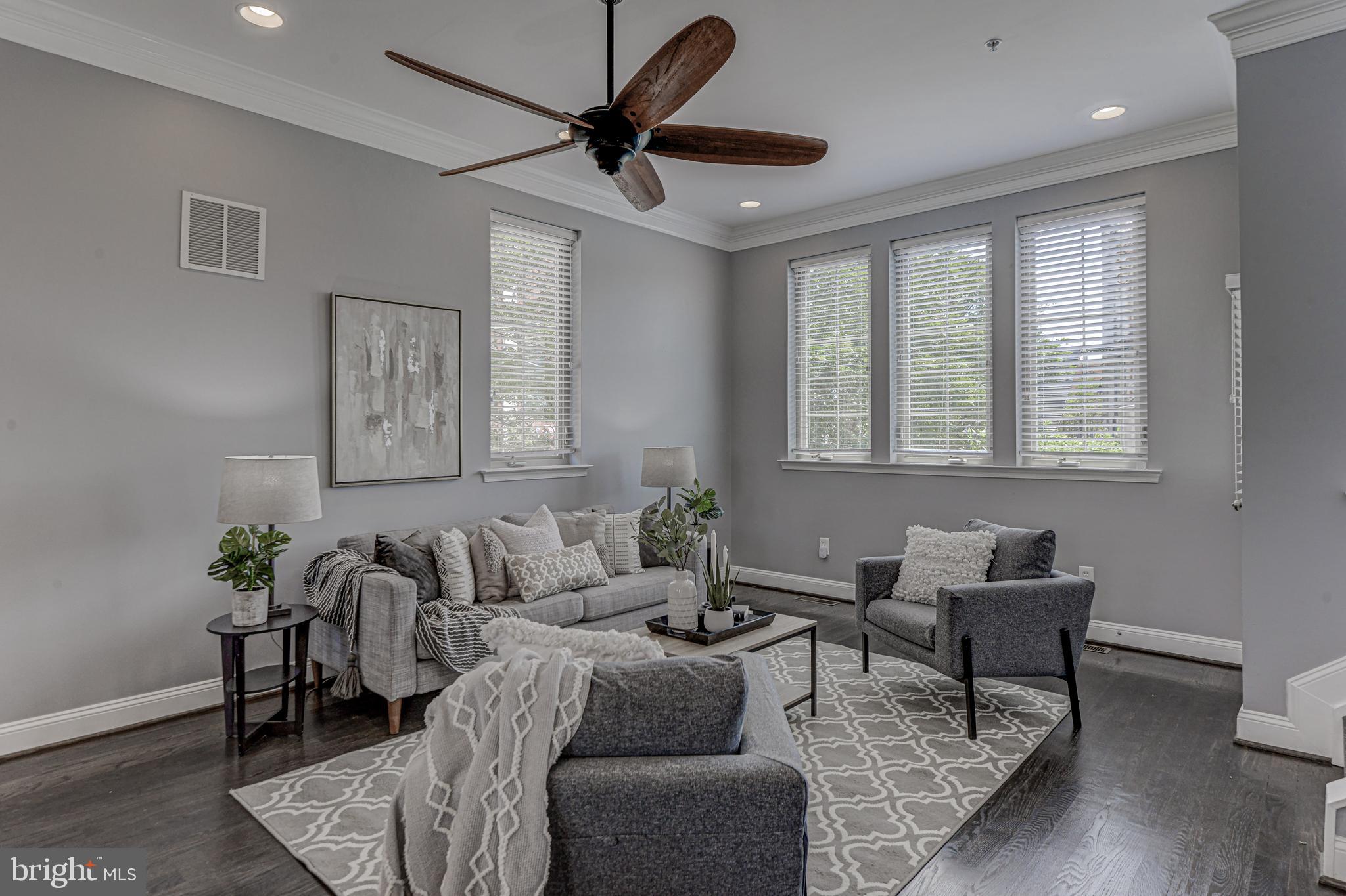 1016 South Conkling Street, Unit A Baltimore, MD 21224 - Photo 6 of 50 Living Room