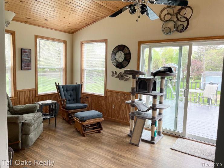 4157 North Vassar Road Flint, MI 48506 - Photo 17 of 59 2nd view of 3 season room