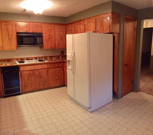 1725 Spring Valley Avenue Northwest Canton, OH 44708 - Photo 21 of 35 All appliances stay and there is a large pantry