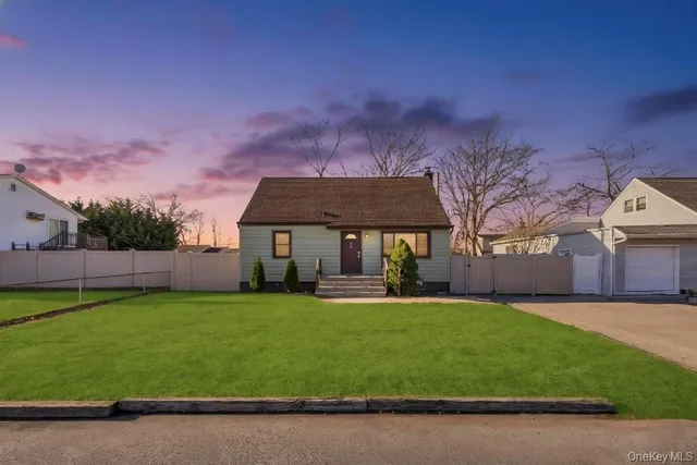 $649,999 | 455 North Hamilton Avenue, Lindenhurst, NY 11757