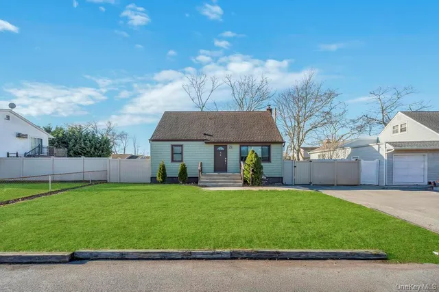 $649,999 | 455 North Hamilton Avenue, Lindenhurst, NY 11757