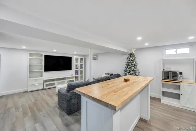 $649,999 | 455 North Hamilton Avenue, Lindenhurst, NY 11757