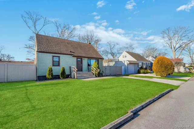 $649,999 | 455 North Hamilton Avenue, Lindenhurst, NY 11757