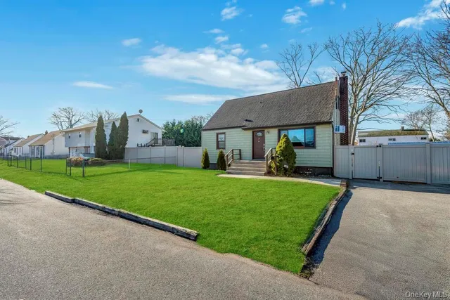 $649,999 | 455 North Hamilton Avenue, Lindenhurst, NY 11757