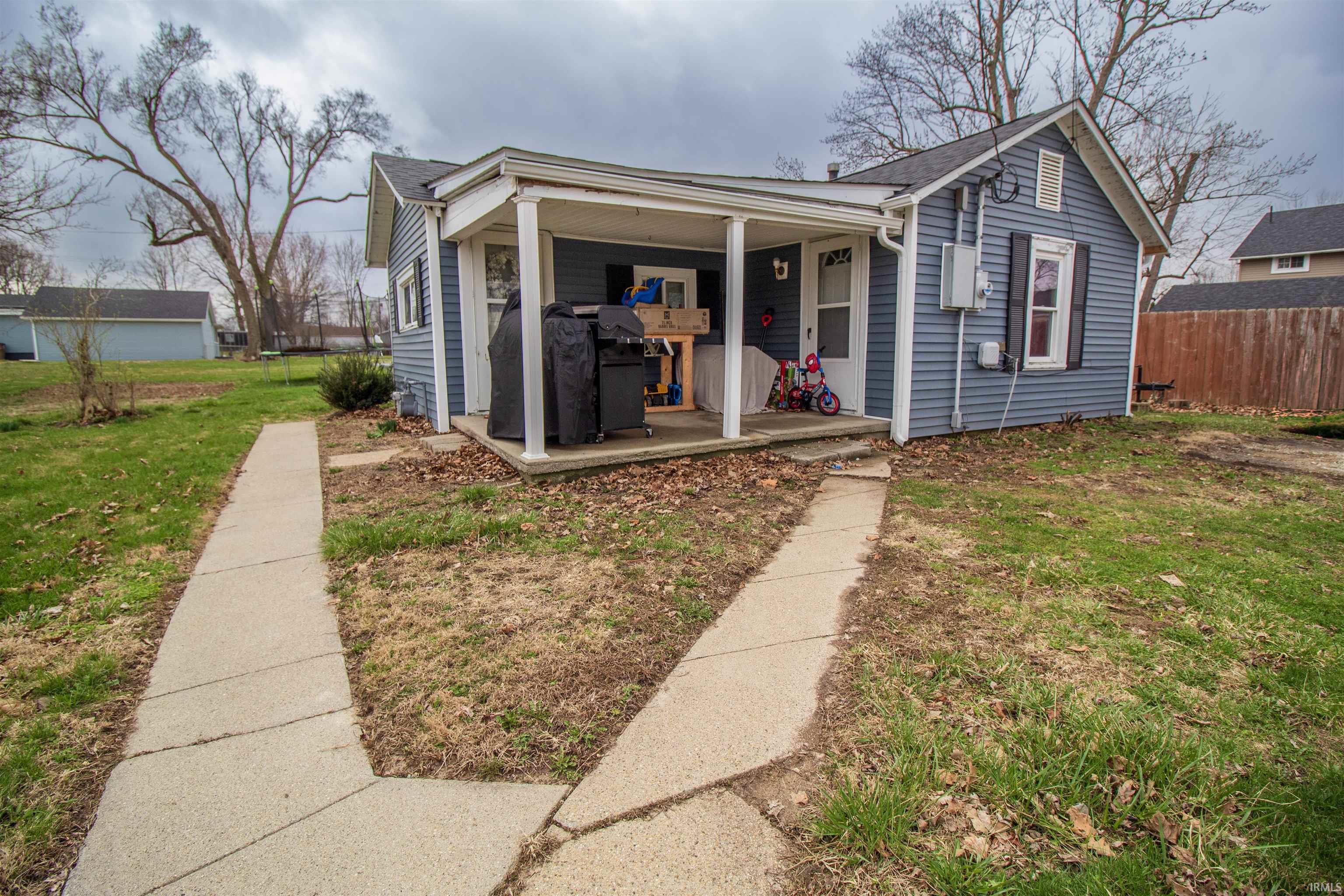 401 George Street Winchester, IN 47394 - Photo 2 of 20