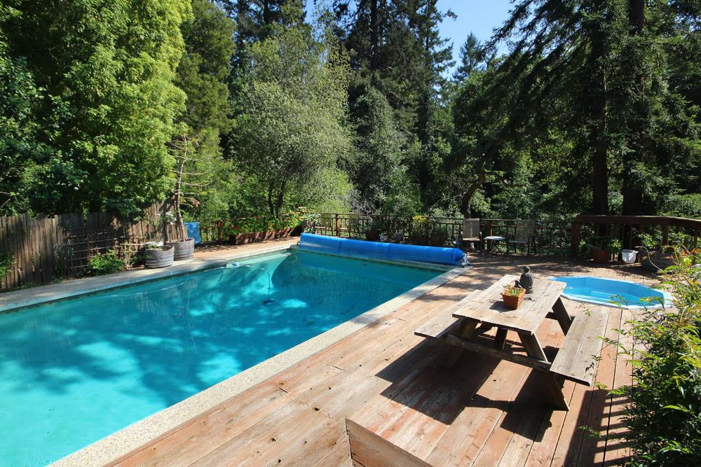 1 Oak Road Santa Cruz, CA 95060 - Photo 8 of 25 a view of outdoor space with garden