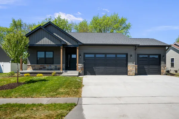 $437,000 | 1210 Eagle's Crest Drive, Davenport, IA 52804