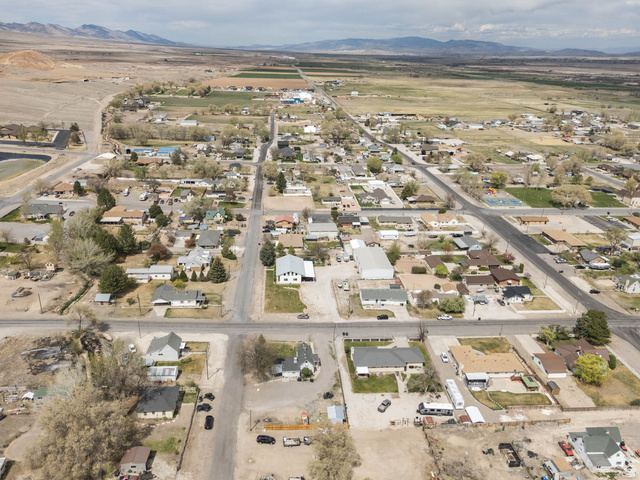 197 West 100 South Redmond, UT 84652 - Photo 40 of 41 View of property location with nearby suburban area and a mountain backdrop