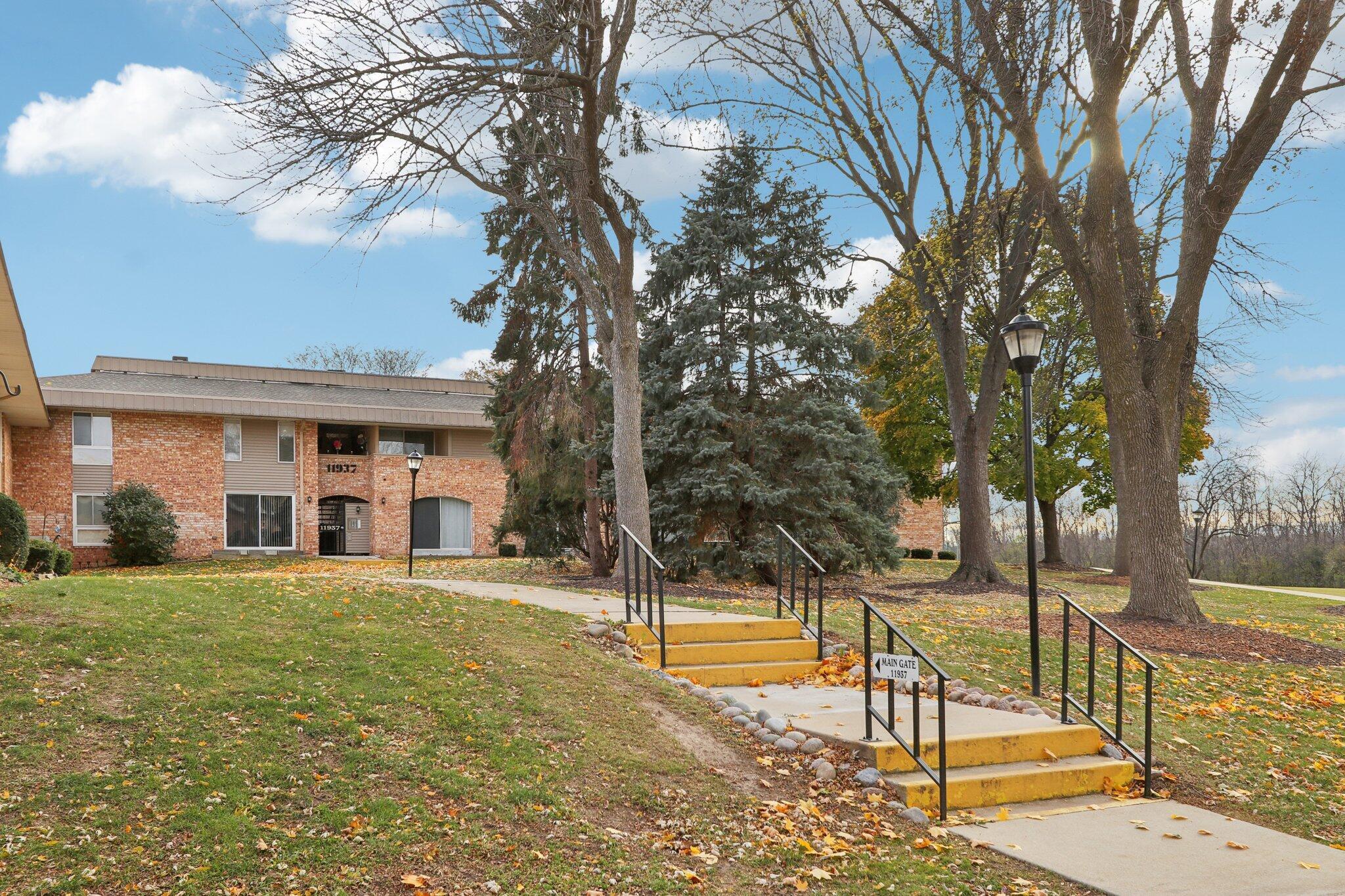 11937 West Appleton Avenue, Unit 20 Milwaukee, WI 53224 - Photo 32 of 38 Exterior