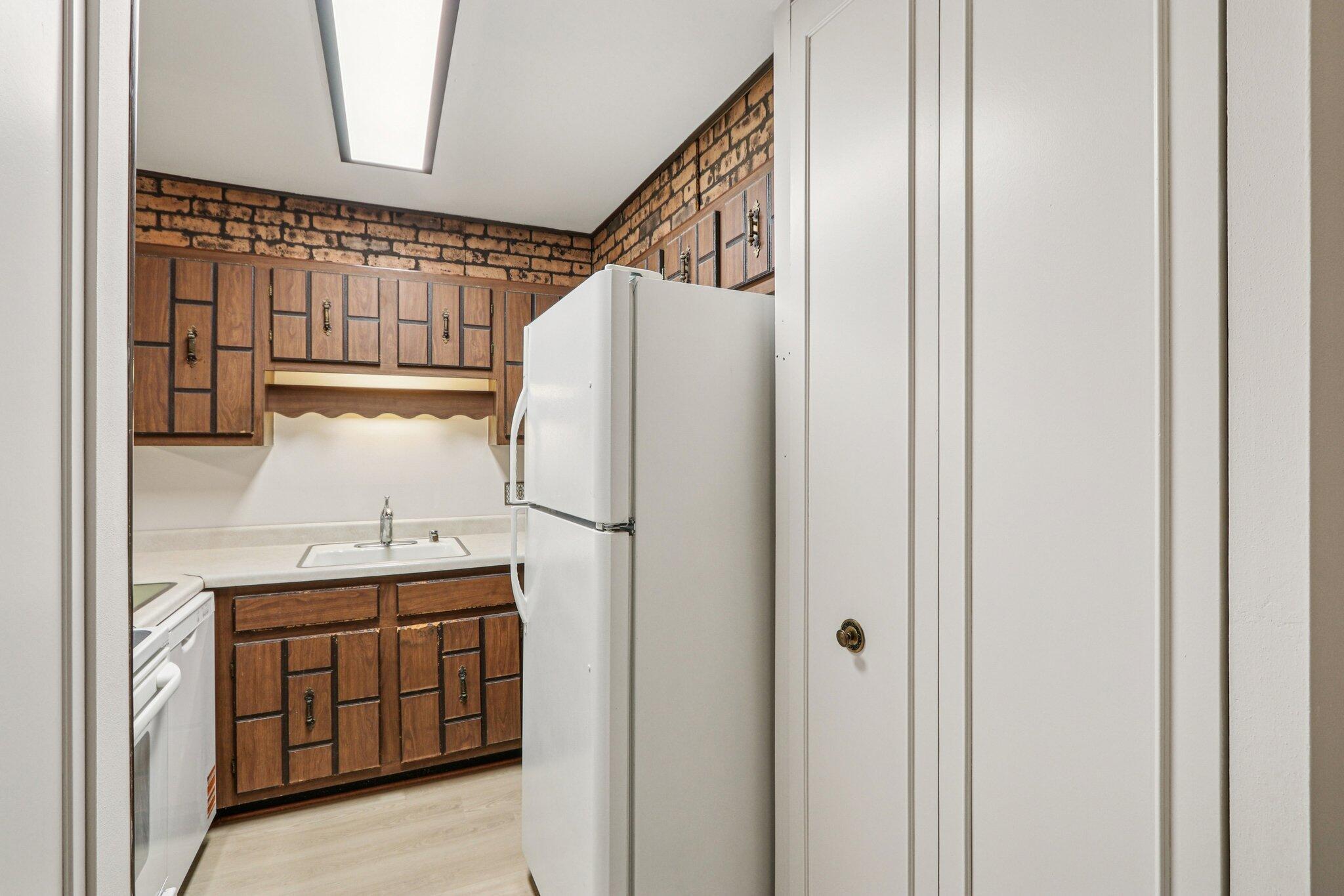 11937 West Appleton Avenue, Unit 20 Milwaukee, WI 53224 - Photo 5 of 38 Kitchen