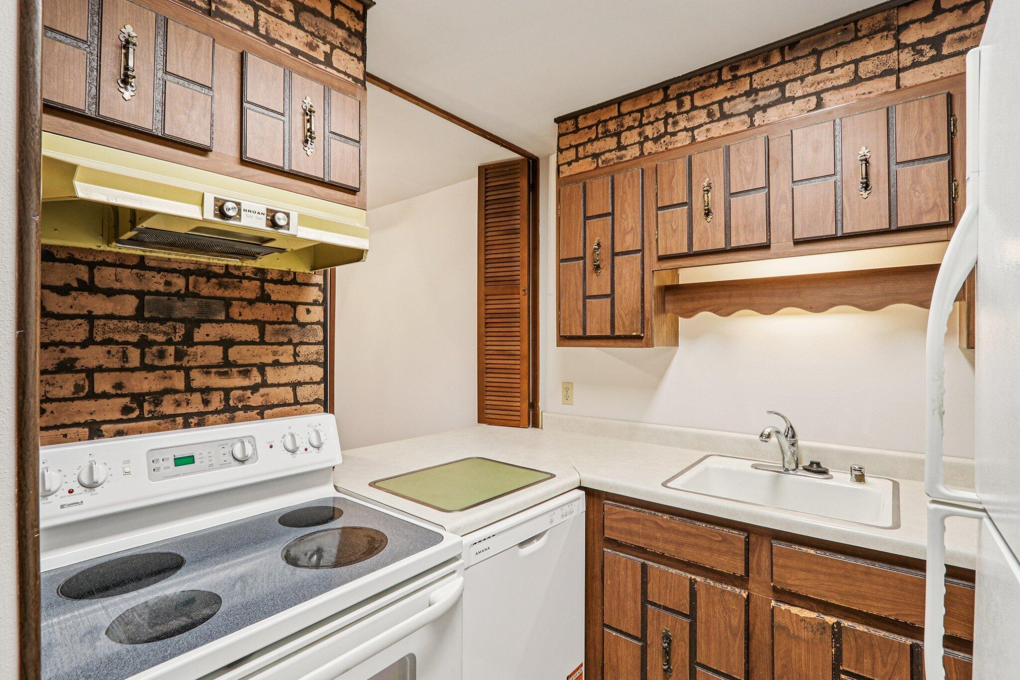 11937 West Appleton Avenue, Unit 20 Milwaukee, WI 53224 - Photo 6 of 38 Kitchen