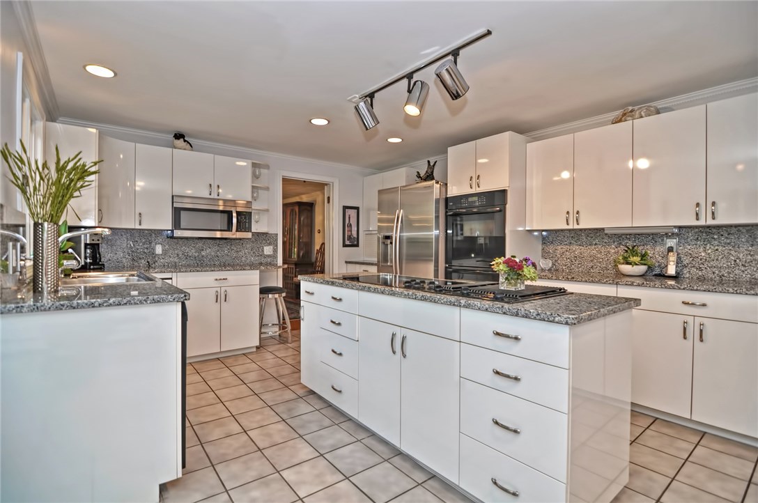 78 Torrey Road Cumberland, RI 02864 - Photo 8 of 28