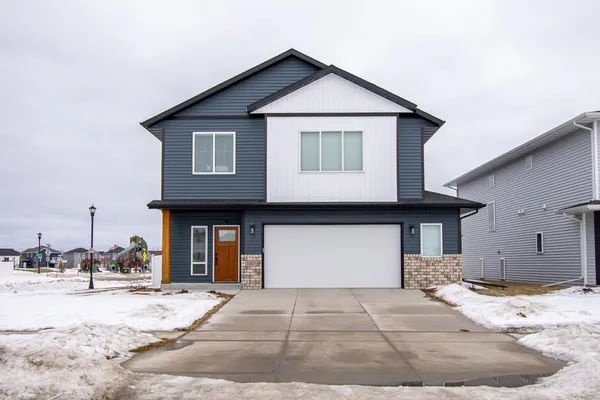 $512,500 | 5507 Lori Lane West, West Fargo, ND 58078