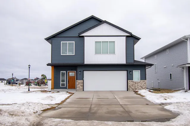$519,500 | 5507 Lori Lane West, West Fargo, ND 58078