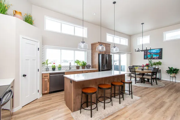 $512,500 | 5507 Lori Lane West, West Fargo, ND 58078