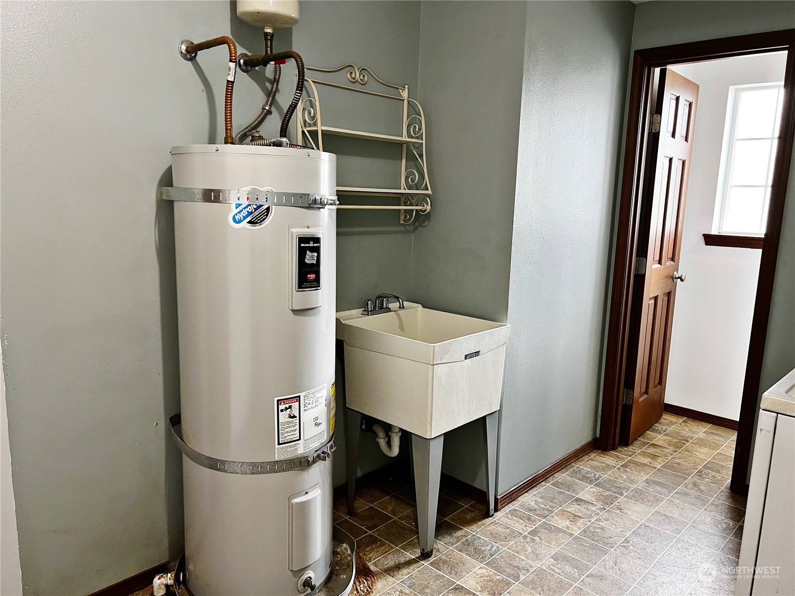 742 East Thornton Road Shelton, WA 98584 - Photo 32 of 39 a utility room with dryer and washer