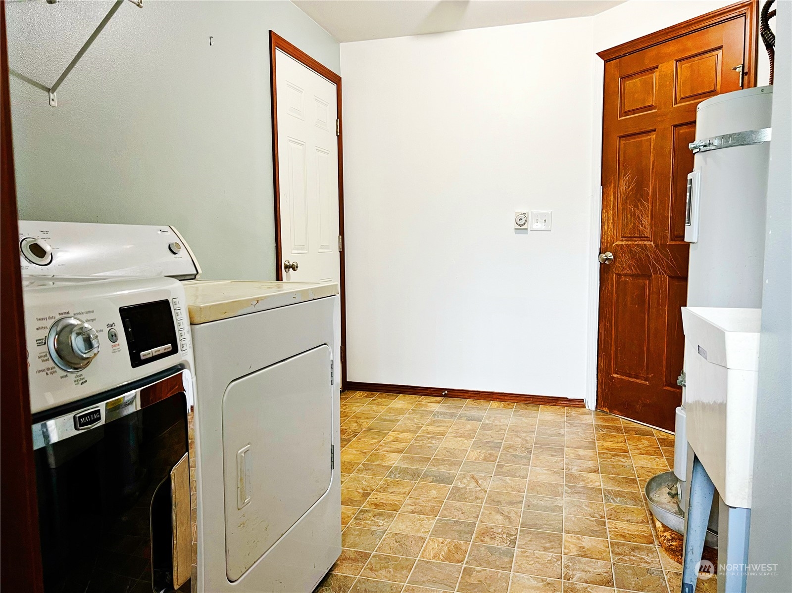 742 East Thornton Road Shelton, WA 98584 - Photo 33 of 39 a utility room with dryer and washer