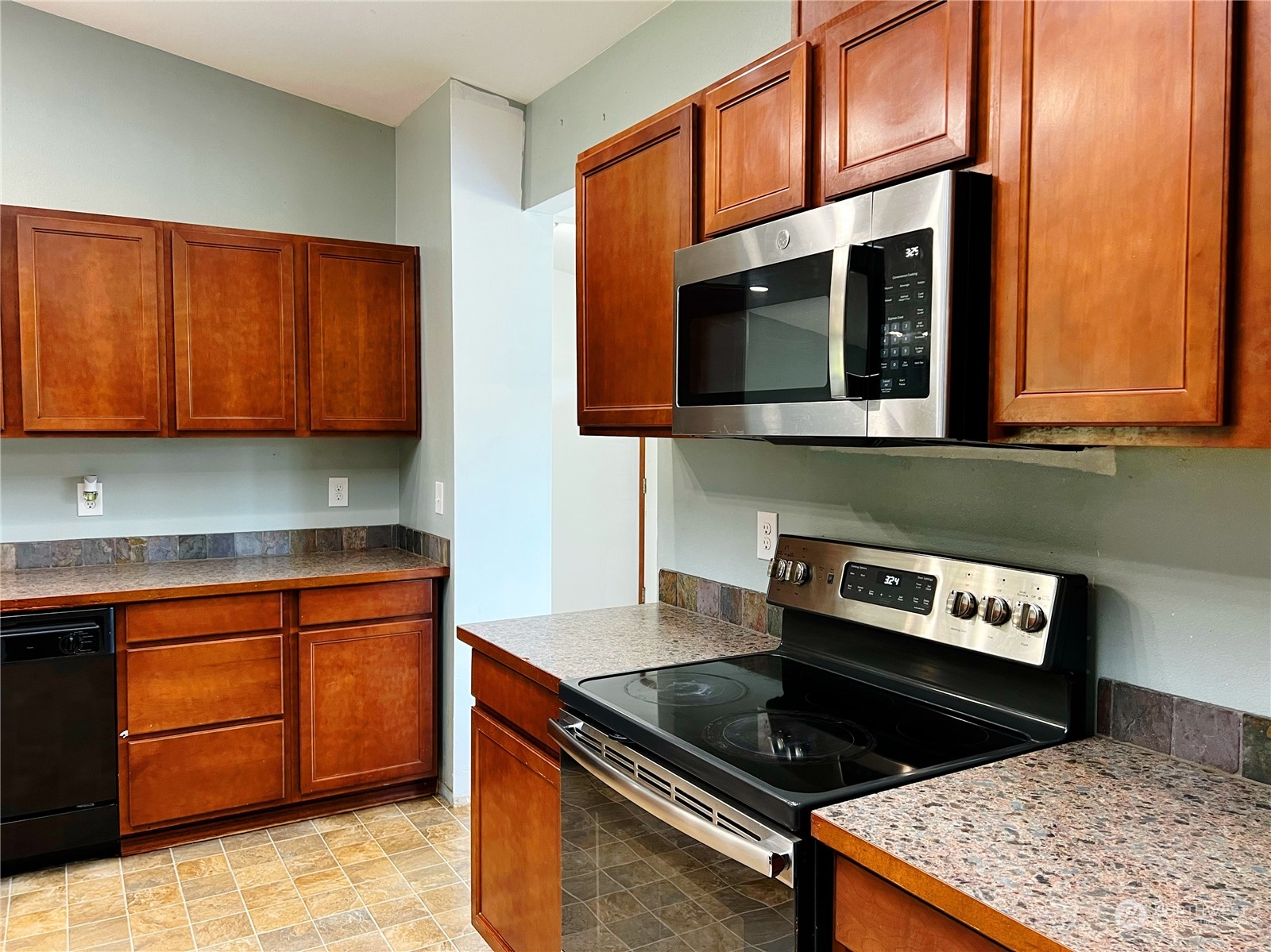 742 East Thornton Road Shelton, WA 98584 - Photo 8 of 39 a kitchen with stainless steel appliances granite countertop a stove and a microwave