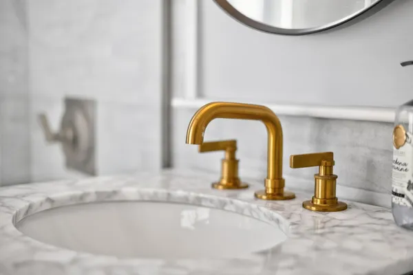 a picture of a bathroom