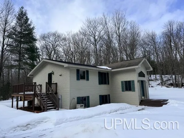 $281,500 | 895 Osterberg Parkway, Niagara, WI 54151