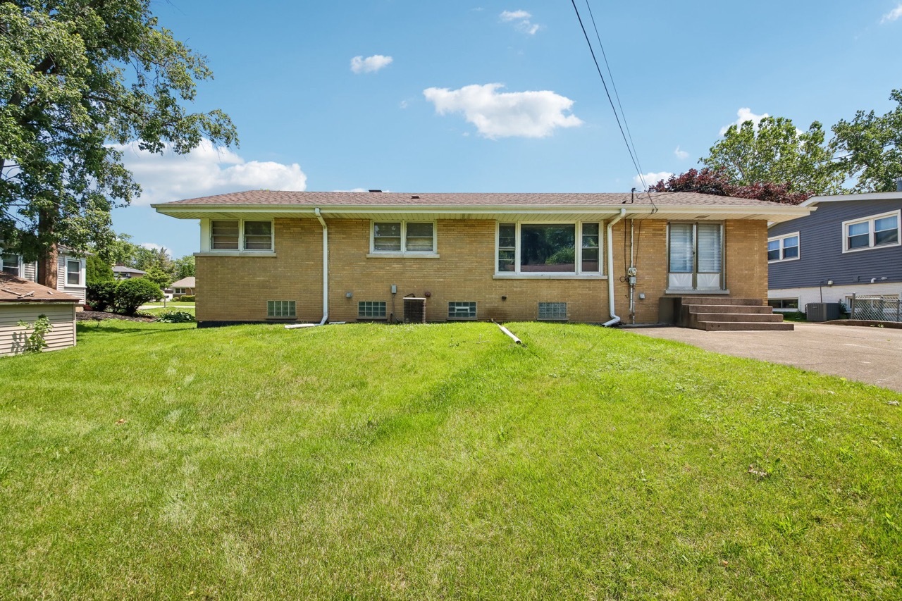418 Highland Road Willowbrook, IL 60527 - Photo 41 of 44