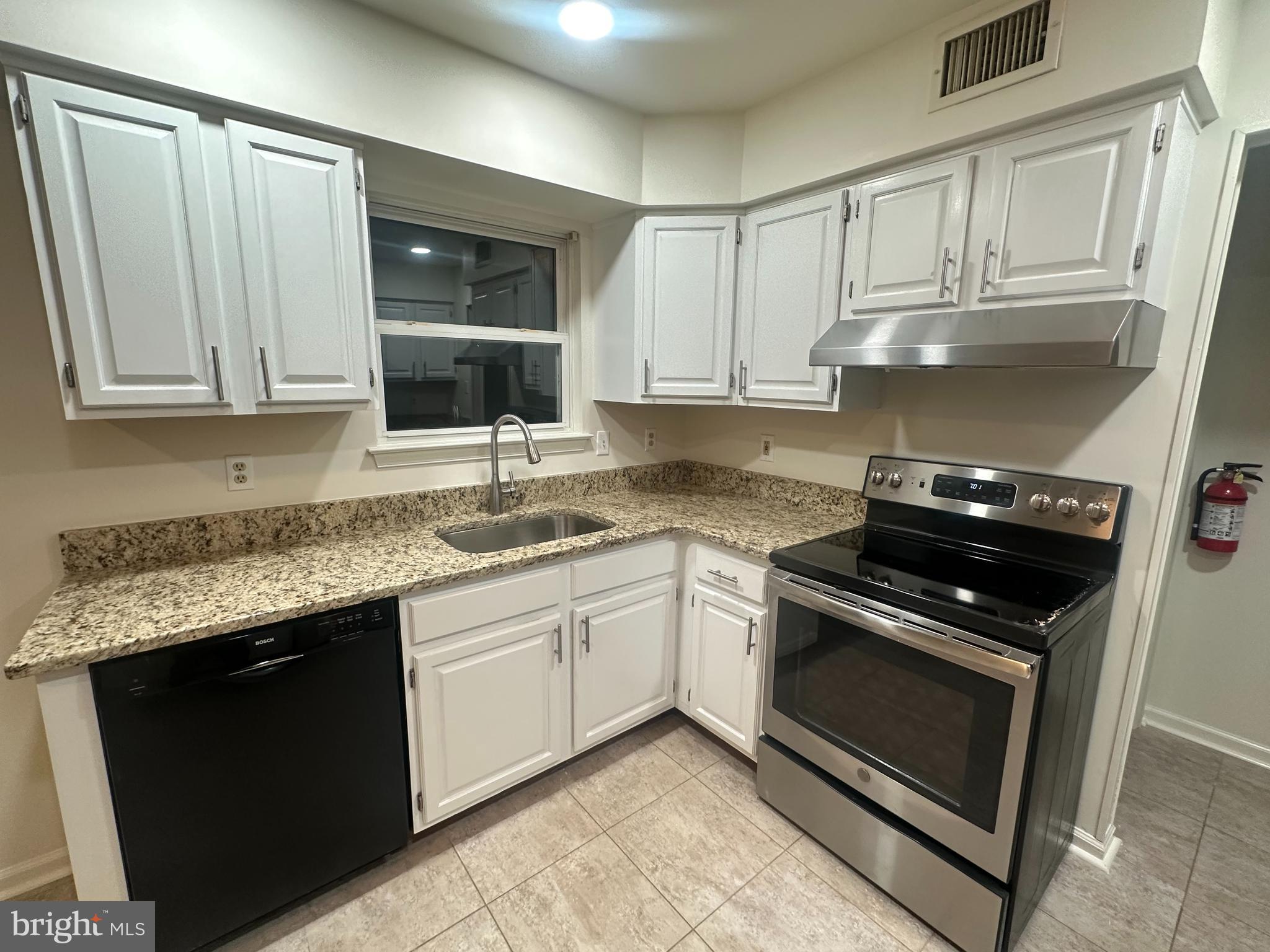 39 Innisbrook Lane Coatesville, PA 19320 - Photo 3 of 6
